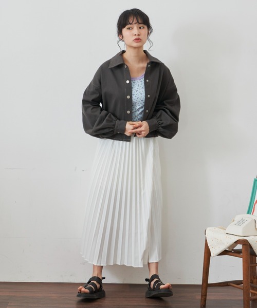 MERLOT（メルロー）の「ボリューム袖ツイルシャツJK（デニムジャケット・レディース・ホワイト/チャコールグレー/ライトブルー・FREE）」の18枚目の写真