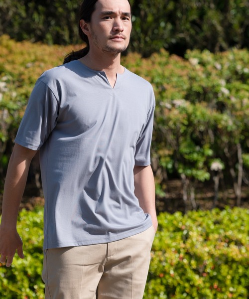 Blue Standard （ブルースタンダード）の「【BLUE STANDARD/ブルースタンダード】汗染みの目立ちにくいTシャツ ゼロステイン　撥水性　 UVカット　キーネックTシャツ（Tシャツ/カットソー・メンズ・ホワイト/チャコールグレー/ブラック/ネイビー/グレー/オリーブ/サックスブルー/ライトベージュ・SMALL/MEDIUM/LARGE/X-LARGE）」の5枚目の写真