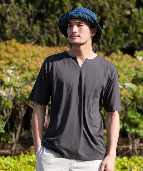 Blue Standard （ブルースタンダード）の「【BLUE STANDARD/ブルースタンダード】汗染みの目立ちにくいTシャツ ゼロステイン　撥水性　 UVカット　キーネックTシャツ（Tシャツ/カットソー・メンズ・ホワイト/チャコールグレー/ブラック/ネイビー/グレー/オリーブ/サックスブルー/ライトベージュ・SMALL/MEDIUM/LARGE/X-LARGE）」の4枚目の写真