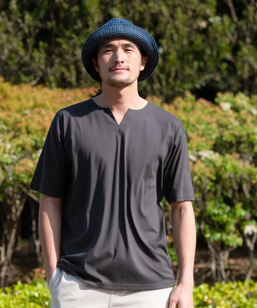Blue Standard （ブルースタンダード）の「【BLUE STANDARD/ブルースタンダード】汗染みの目立ちにくいTシャツ ゼロステイン　撥水性　 UVカット　キーネックTシャツ（Tシャツ/カットソー・メンズ・ホワイト/チャコールグレー/ブラック/ネイビー/グレー/オリーブ/サックスブルー/ライトベージュ・SMALL/MEDIUM/LARGE/X-LARGE）」の18枚目の写真