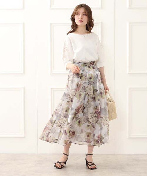 couture brooch（クチュールブローチ）の「◆【新色追加入荷！！】UVケア/接触冷感/洗える　フラワー刺繍ドルマンスリーブプルオーバー（Tシャツ/カットソー・レディース・ブラック/オフホワイト/サックスブルー/ベビーピンク/ブラック系2/黄緑系/ピンク系その他/ホワイト系9/ブラック系7/ライトグレー系7・40/38/42/36）」の19枚目の写真