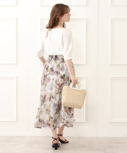 couture brooch（クチュールブローチ）の「◆【新色追加入荷！！】UVケア/接触冷感/洗える　フラワー刺繍ドルマンスリーブプルオーバー（Tシャツ/カットソー・レディース・ブラック/オフホワイト/サックスブルー/ベビーピンク/ブラック系2/黄緑系/ピンク系その他/ホワイト系9/ブラック系7/ライトグレー系7・40/38/42/36）」の21枚目の写真