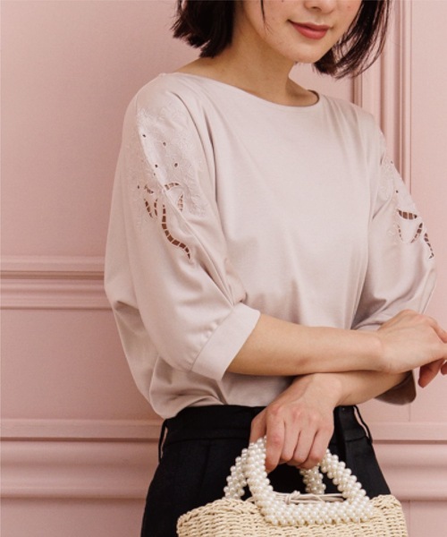 couture brooch（クチュールブローチ）の「◆【新色追加入荷！！】UVケア/接触冷感/洗える　フラワー刺繍ドルマンスリーブプルオーバー（Tシャツ/カットソー・レディース・ブラック/オフホワイト/サックスブルー/ベビーピンク/ブラック系2/黄緑系/ピンク系その他/ホワイト系9/ブラック系7/ライトグレー系7・40/38/42/36）」の9枚目の写真