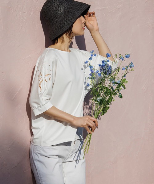 couture brooch（クチュールブローチ）の「◆【新色追加入荷！！】UVケア/接触冷感/洗える　フラワー刺繍ドルマンスリーブプルオーバー（Tシャツ/カットソー・レディース・ブラック/オフホワイト/サックスブルー/ベビーピンク/ブラック系2/黄緑系/ピンク系その他/ホワイト系9/ブラック系7/ライトグレー系7・40/38/42/36）」の11枚目の写真