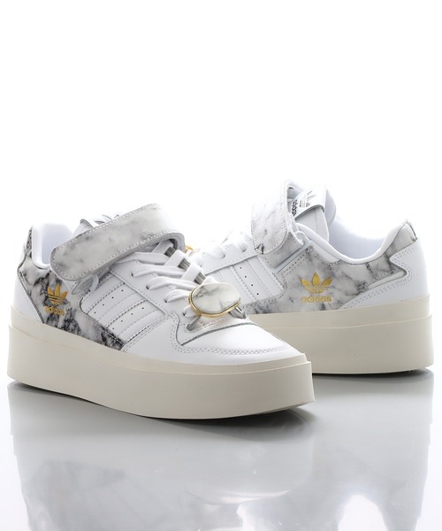 adidas（アディダス）の「adidas FORUM BONEGA MARBLE W / アディダス フォーラム ボネガ マーブル（スニーカー・レディース・ホワイト・23.5cm/24.5cm/23.0cm/24.0cm/25.0cm/22.5cm）」の3枚目の写真