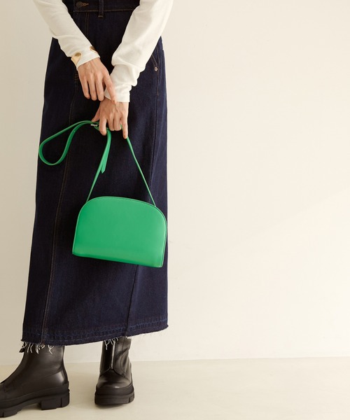 SALON adam et rope'（サロン アダム エ ロペ）の「[ご好評につき新色登場！]【WEB限定】ハーフムーンショルダーバッグ4（ショルダーバッグ・レディース・ブラック/パープル/オフホワイト/グリーン・FREE）」の7枚目の写真