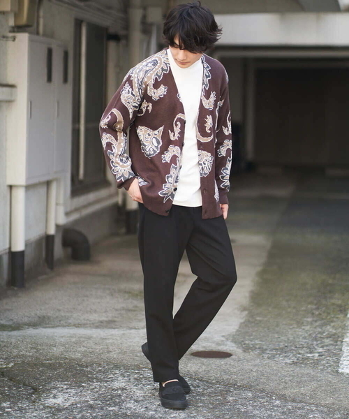 a.v.v（アーヴェヴェ）の「ペイズリー柄ワイドシルエットカーディガン（カーディガン/ボレロ・メンズ・ブラック/ライトブラウン・46/48）」の3枚目の写真