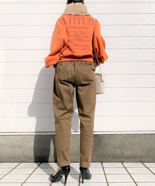 Q（キュー）の「イージーテーパードパンツ（その他パンツ・レディース・ブラック/カーキ・MEDIUM）」の10枚目の写真