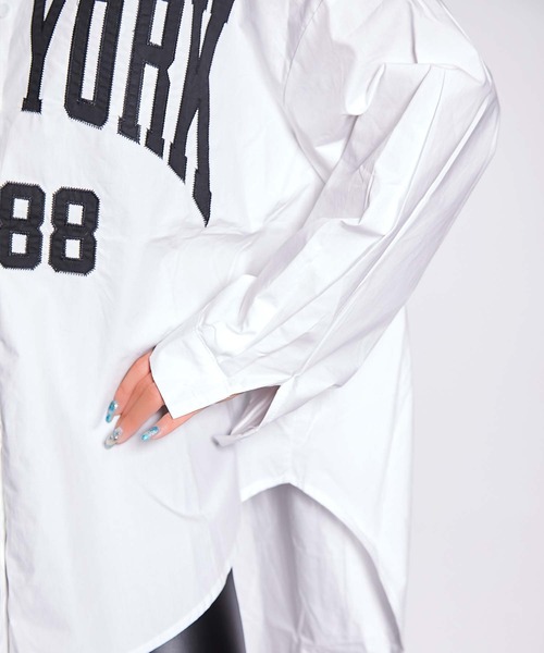 babyShoop（ベイビーシュープ）の「NEW YORKロゴシャツ（シャツ/ブラウス・レディース・ホワイト/ブラック・FREE）」の9枚目の写真