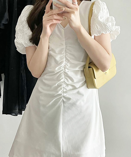 Girly Doll(ガーリードール)の「パフスリーブギャザーフレンチミニワンピース(ワンピース・レディース・ブラック/ホワイト・F)」の8枚目の写真