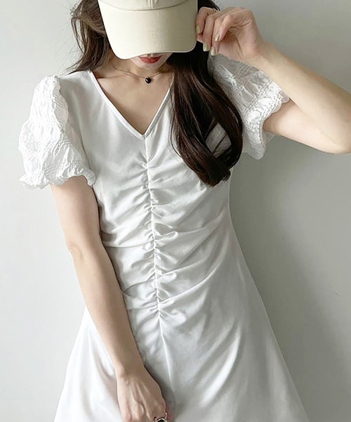 Girly Doll(ガーリードール)の「パフスリーブギャザーフレンチミニワンピース(ワンピース・レディース・ブラック/ホワイト・F)」の19枚目の写真