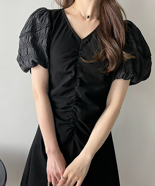 Girly Doll(ガーリードール)の「パフスリーブギャザーフレンチミニワンピース(ワンピース・レディース・ブラック/ホワイト・F)」の4枚目の写真
