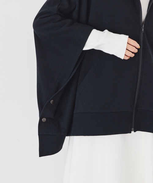russet（ラシット）の「スウェットポンチョ(O-063)（パーカー・レディース・ブラック/ネイビー/ホワイト・FREE）」の6枚目の写真