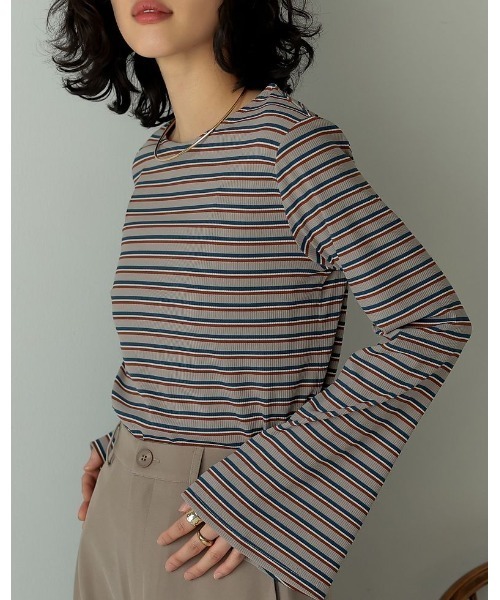 Re:EDIT（リエディ）の「[新色追加][累計販売枚数2.2万枚突破]クルーネックフレアスリーブリブカットソートップス（Tシャツ/カットソー・レディース・ブラック×ホワイト/ブラック/ホワイト/ホワイト×ブラック/イエロー/ブルー/グレー/ブラック系その他/グリーン/ホワイト系その他/グレー系その他/グリーン系その他/ホワイト系その他2/ブラウン/グレイッシュベージュ・MEDIUM/LARGE）」の9枚目の写真