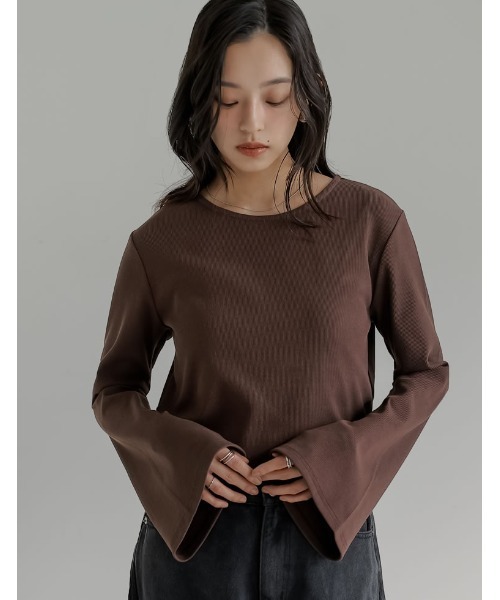 Re:EDIT（リエディ）の「[新色追加][累計販売枚数2.2万枚突破]クルーネックフレアスリーブリブカットソートップス（Tシャツ/カットソー・レディース・ブラック×ホワイト/ブラック/ホワイト/ホワイト×ブラック/イエロー/ブルー/グレー/ブラック系その他/グリーン/ホワイト系その他/グレー系その他/グリーン系その他/ホワイト系その他2/ブラウン/グレイッシュベージュ・MEDIUM/LARGE）」の10枚目の写真