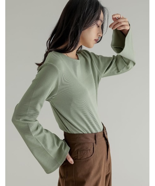 Re:EDIT（リエディ）の「[新色追加][累計販売枚数2.2万枚突破]クルーネックフレアスリーブリブカットソートップス（Tシャツ/カットソー・レディース・ブラック×ホワイト/ブラック/ホワイト/ホワイト×ブラック/イエロー/ブルー/グレー/ブラック系その他/グリーン/ホワイト系その他/グレー系その他/グリーン系その他/ホワイト系その他2/ブラウン/グレイッシュベージュ・MEDIUM/LARGE）」の18枚目の写真