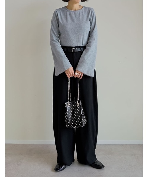 Re:EDIT（リエディ）の「[新色追加][累計販売枚数2.1万枚突破]クルーネックフレアスリーブリブカットソートップス（Tシャツ/カットソー・レディース・ブラック×ホワイト/ブラック/ホワイト/ホワイト×ブラック/イエロー/ブルー/グレー/ブラック系その他/グリーン/ホワイト系その他/グレー系その他/グリーン系その他/ホワイト系その他2/ブラウン/グレイッシュベージュ・MEDIUM/LARGE）」の17枚目の写真