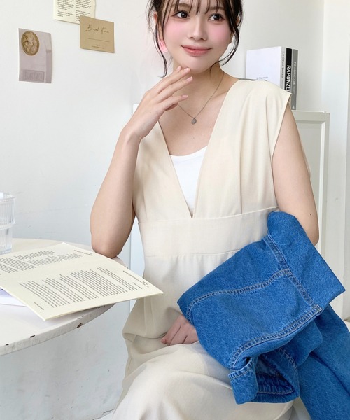 moment+（モーメントプラス）の「リネンライクVネックジャンパースカート（ジャンパースカート・レディース・ブラウン/キャメル/ブラック/アイボリー・M/L）」の9枚目の写真