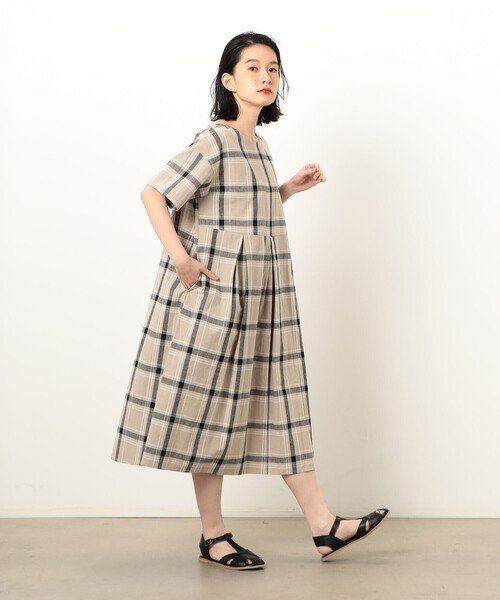 ONIGIRI（オニギリ）の「２ＷＡＹ　チェックアッパッパ　半袖ワンピース（ワンピース・レディース・ネイビー/ベージュ・MEDIUM/LARGE）」の14枚目の写真