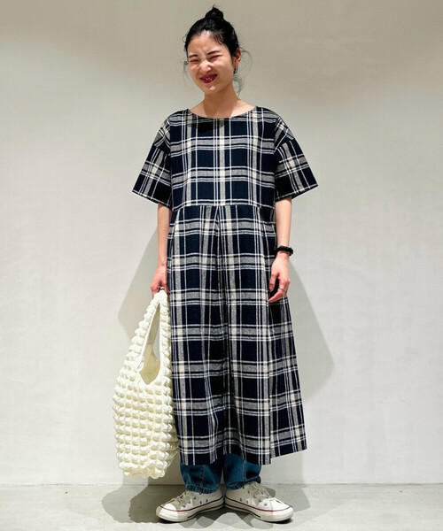 ONIGIRI（オニギリ）の「２ＷＡＹ　チェックアッパッパ　半袖ワンピース（ワンピース・レディース・ネイビー/ベージュ・MEDIUM/LARGE）」の9枚目の写真
