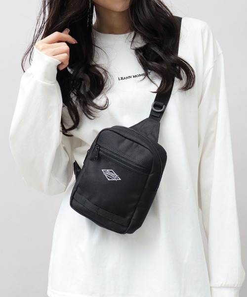 THRASHER（スラッシャー）の「撥水加工 ポリエステル ボックス型 ミニボディバッグ（ボディバッグ/ウエストポーチ・メンズ・ブラック・FREE）」の2枚目の写真