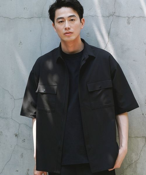 BAYFLOW（ベイフロー）の「【吸水速乾】COOLMAX フロントジップ 半袖シャツ（シャツ/ブラウス・メンズ・グレー/ブラック・LARGE/MEDIUM）」の2枚目の写真