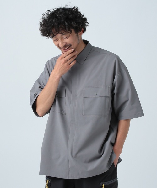 BAYFLOW（ベイフロー）の「【吸水速乾】COOLMAX フロントジップ 半袖シャツ（シャツ/ブラウス・メンズ・グレー/ブラック・LARGE/MEDIUM）」の5枚目の写真