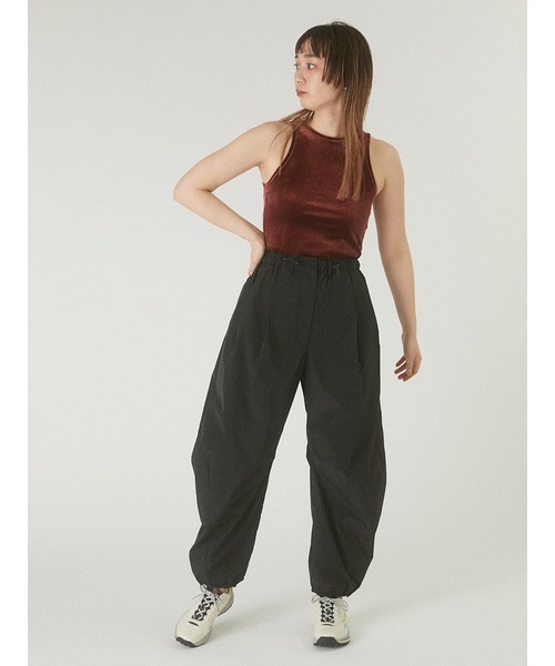 emmi（エミ）の「【emmi atelier】2wayベロアタンクトップ（タンクトップ・レディース・ブラック/バーガンディー/グレー・FREE）」の19枚目の写真