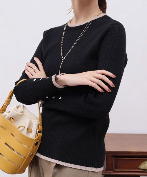 Chez toi（シェトワ）の「配色ライン袖口ボタンリブプルオーバー（ニット/セーター・レディース・マスタード/オフホワイト/ブラック/サックスブルー・FREE）」の2枚目の写真