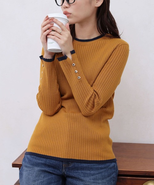 Chez toi（シェトワ）の「配色ライン袖口ボタンリブプルオーバー（ニット/セーター・レディース・マスタード/オフホワイト/ブラック/サックスブルー・FREE）」の5枚目の写真