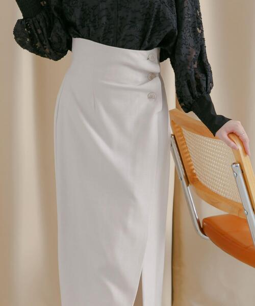 HEYUMM（ヘユム）の「ボタンディテールスカート（スカート・レディース・グレー/ライトベージュ/ブラック・MEDIUM/SMALL）」の7枚目の写真