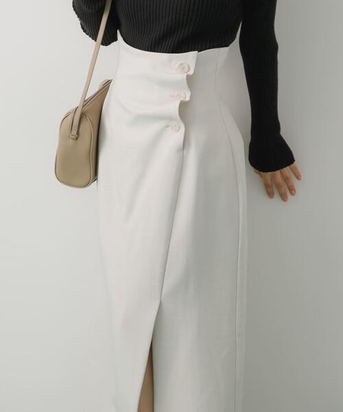 HEYUMM（ヘユム）の「ボタンディテールスカート（スカート・レディース・グレー/ライトベージュ/ブラック・MEDIUM/SMALL）」の13枚目の写真