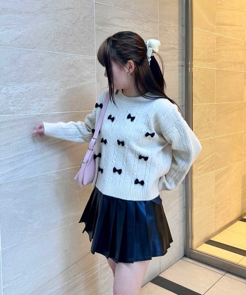 SPIGA（スピーガ）の「ﾘﾎﾞﾝﾓﾁｰﾌﾆｯﾄﾄｯﾌﾟｽ（ニット/セーター・レディース・ホワイト/ベージュ・FREE）」の3枚目の写真