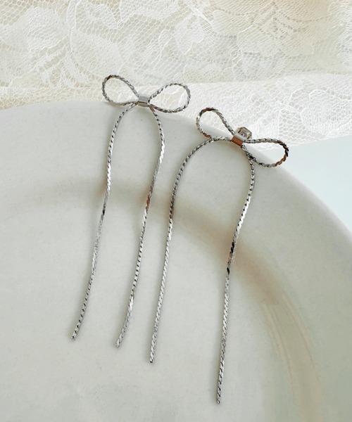 iso（イソ）の「スキニーリボンデザインピアス（ピアス（両耳用）・レディース・ゴールド/シルバー・FREE）」の10枚目の写真