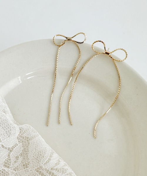 iso（イソ）の「スキニーリボンデザインピアス（ピアス（両耳用）・レディース・ゴールド/シルバー・FREE）」の14枚目の写真