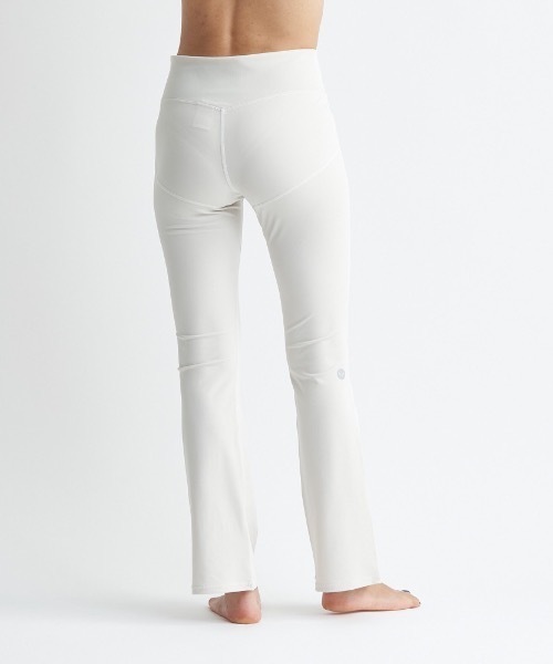 ROXY(ロキシー)の「SIMPLY CALM FLARE LE/ロキシー速乾UVカット付きフィットネスレギンスワイドパンツ(その他パンツ・レディース・ベージュ/グレー/ブラック・LARGE/MEDIUM/SMALL)」の15枚目の写真