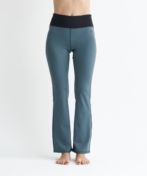 ROXY(ロキシー)の「SIMPLY CALM FLARE LE/ロキシー速乾UVカット付きフィットネスレギンスワイドパンツ(その他パンツ・レディース・ベージュ/グレー/ブラック・LARGE/MEDIUM/SMALL)」の9枚目の写真
