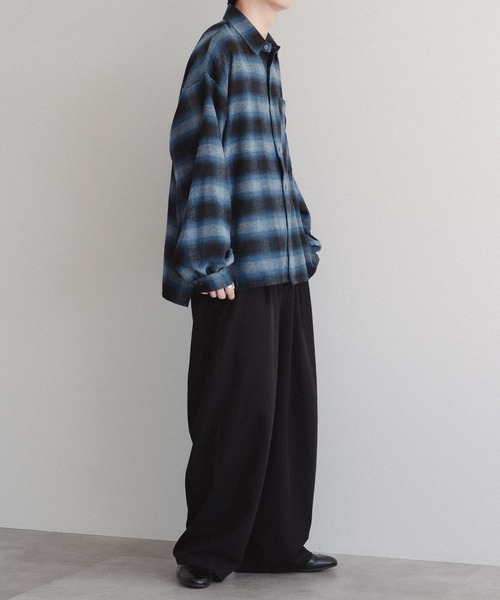 epnok(エプノック)の「アソートベーシックルーズシャツ(シャツ/ブラウス・メンズ・グレイッシュベージュ/ブラック/オフホワイト/サックスブルー/ホワイト系その他/ブルー/ダークグリーン/チャコールグレー/ブラック系その他/ブルー系その他/ダークグレー・SMALL/LARGE/MEDIUM)」の13枚目の写真