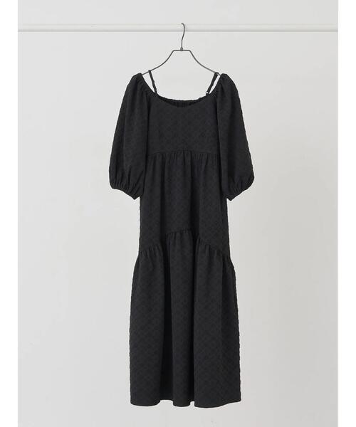 earth music&ecology（アースミュージックアンドエコロジー）の「2wayパフスリーブ表面感ワンピース（ワンピース・レディース・パープル/ブラック/オフホワイト・FREE）」の16枚目の写真