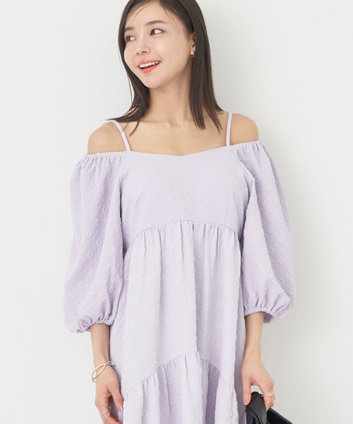 earth music&ecology（アースミュージックアンドエコロジー）の「2wayパフスリーブ表面感ワンピース（ワンピース・レディース・パープル/ブラック/オフホワイト・FREE）」の3枚目の写真