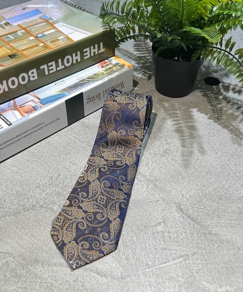 kutir(クティール)の「kutirlune/ペイズリー柄ネクタイ(ネクタイ・レディース・ネイビー・FREE)」の1枚目の写真