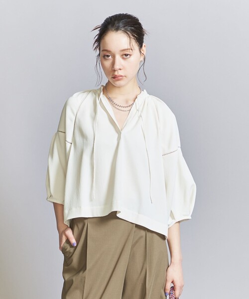 BEAUTY&YOUTH UNITED ARROWS(ビューティーアンドユースユナイテッドアローズ)の「Vネック ボリュームスリーブ トップス(シャツ/ブラウス・レディース・ブラック/ライム/オフホワイト・FREE)」の4枚目の写真