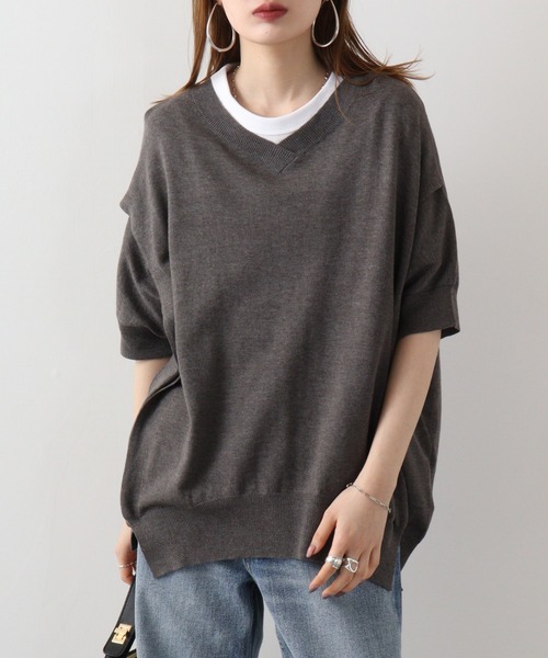 atONE(アットワン)の「atONE 袖脇オープンVネック5分袖ニット(ニット/セーター・レディース・ライトグレー/ブラック/オフホワイト/杢グレー/グレイッシュベージュ/ネイビー・4L~5L/LL~3L/M-L)」の4枚目の写真