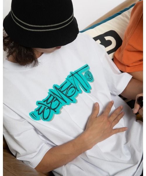 ELEMENT(エレメント)の「ELEMENT メンズ TAG SS Tシャツ 【2024年春夏モデル】/エレメント半袖ロゴTシャツ(Tシャツ/カットソー・メンズ・ブラック/ホワイト/グリーン・X-LARGE/LARGE/MEDIUM)」の2枚目の写真