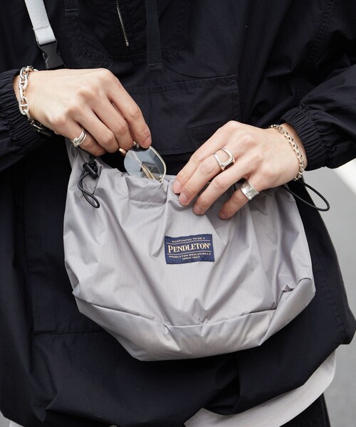 PUBLUX（パブリュクス）の「PENDLETON × PUBLUX/ペンドルトン 別注 リップストップ ショルダーバッグ　限定展開（ショルダーバッグ・レディース・オリーブ/ブラック/グレー・ONE SIZE）」の6枚目の写真