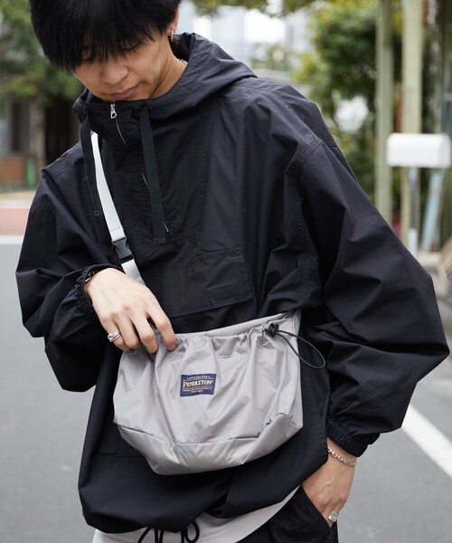 PUBLUX（パブリュクス）の「PENDLETON × PUBLUX/ペンドルトン 別注 リップストップ ショルダーバッグ　限定展開（ショルダーバッグ・レディース・オリーブ/ブラック/グレー・ONE SIZE）」の8枚目の写真