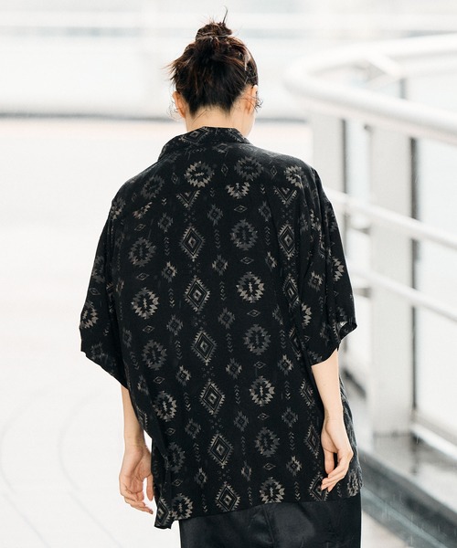 KiU(キウ)の「【オンラインショップ限定】KiUリラクシングオープンカラーアロハシャツ(シャツ/ブラウス・メンズ・チャコール/カーキ/ブラック系その他/ベージュ系その他・LARGE/MEDIUM)」の8枚目の写真