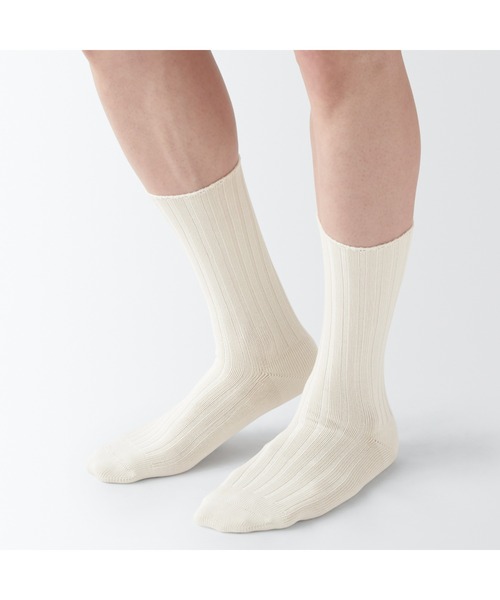 無印良品（ムジルシリョウヒン）の「紳士　光沢感のある綿糸で編んだ　足なり直角　厚手靴下（ソックス/靴下・メンズ・レッド/オフホワイト/パープル/ライトブルー/ブラック/ライトイエロー/キャメル/グリーン/ブルー/ライトグレー系・25-27CM）」の11枚目の写真