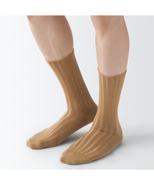無印良品（ムジルシリョウヒン）の「紳士　光沢感のある綿糸で編んだ　足なり直角　厚手靴下（ソックス/靴下・メンズ・レッド/オフホワイト/パープル/ライトブルー/ブラック/ライトイエロー/キャメル/グリーン/ブルー/ライトグレー系・25-27CM）」の19枚目の写真