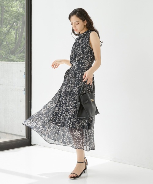 Andemiu(アンデミュウ)の「アソートプリーツノースリーブワンピース126361(ワンピース・レディース・ブラック/ネイビー/グリーン/ネイビー系9・FREE)」の2枚目の写真